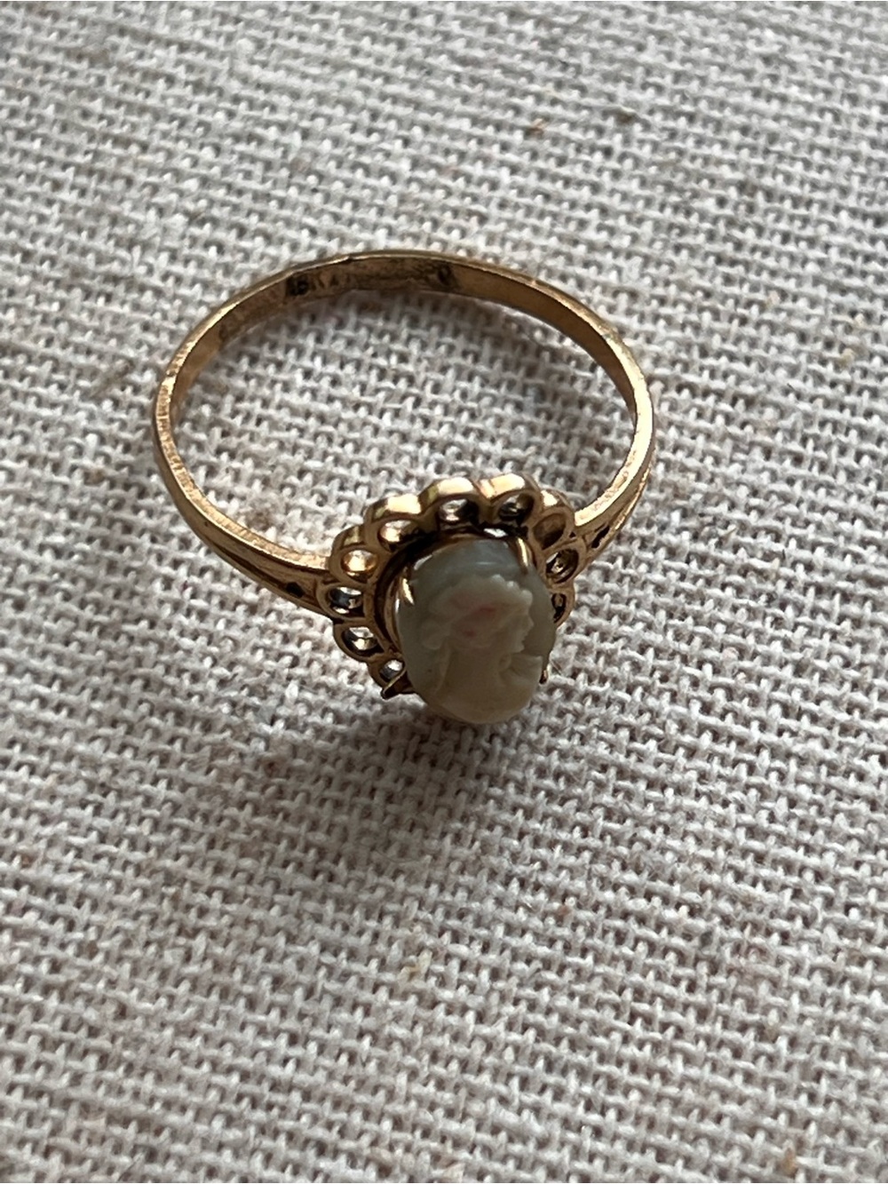 Vintage Cameo Ring - Classic Women's Jewelry